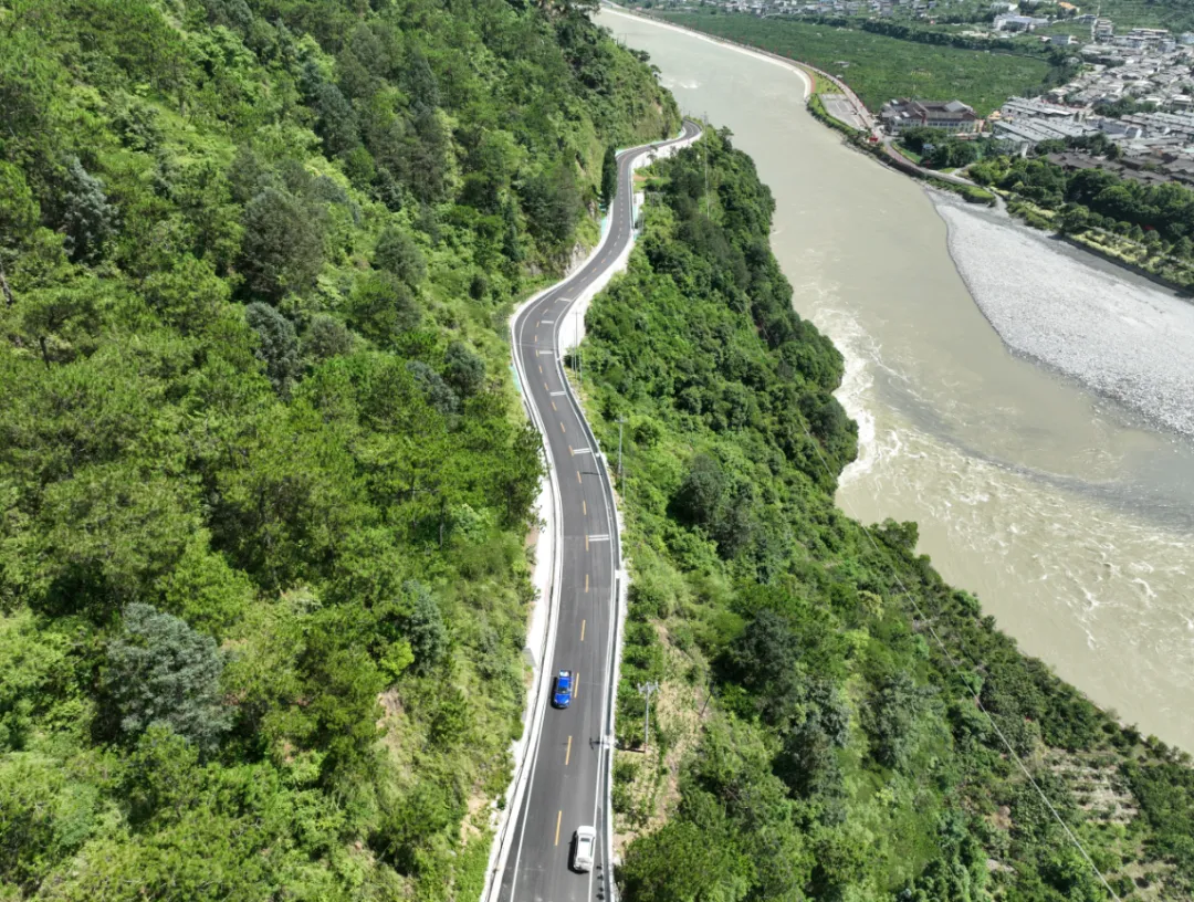 中國(guó)交通報(bào)：地震帶上筑通途                                                                                                                                                                                                                        