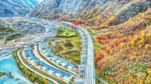 四川日?qǐng)?bào):奮戰(zhàn)九綿高速