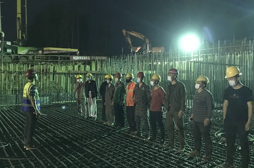 武漢臨空港污水處理廠項目挑燈夜戰(zhàn)搶進度為7月進水開足馬力 (1).jpg